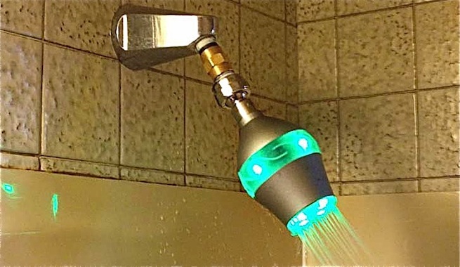Alcachofa de ducha que cambia de color cuando gastamos demasiada agua